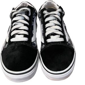 VANS Old Skool Flash Skulls
Black & Multi Skate Shoes
Size: Women 7/Men 5.5